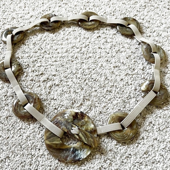 Natural Horn? Disc Round Toggle Closure Womens Belt S/M Tan Stretch Vintage - Picture 1 of 6